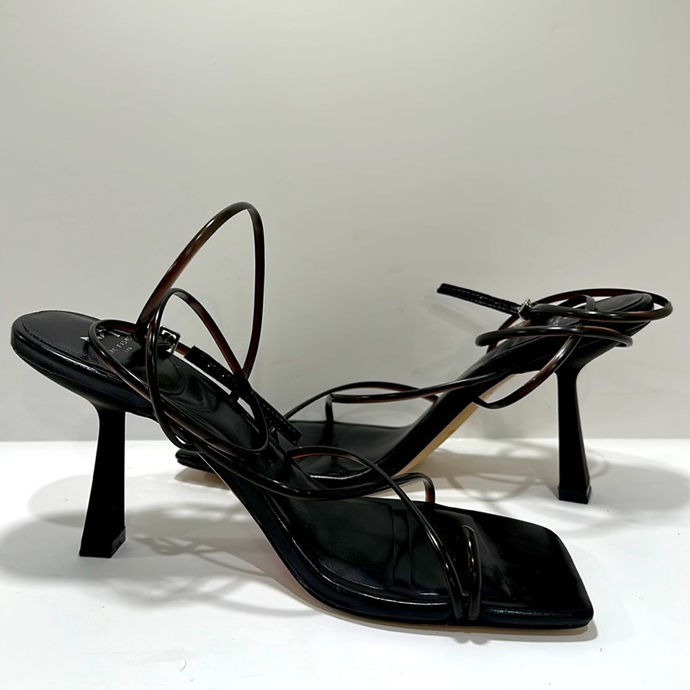 Marc Fisher 8M Black Strappy Sandal